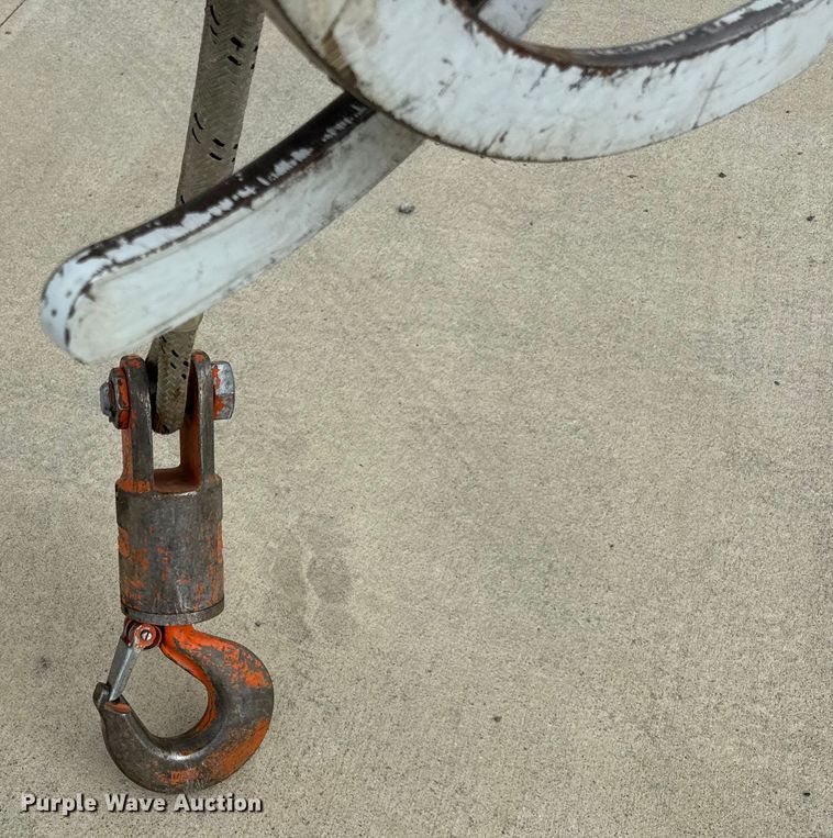 image for item DI9847 2005 International 4300 digger derrick truck