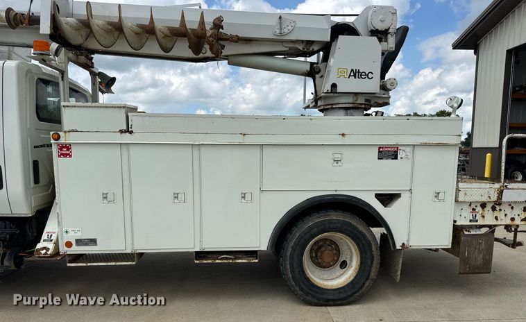 image for item DI9847 2005 International 4300 digger derrick truck