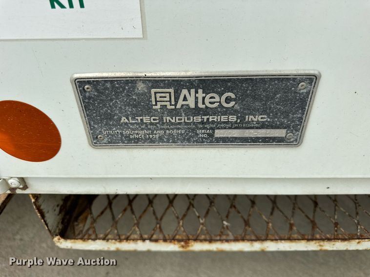 image for item DI9847 2005 International 4300 digger derrick truck