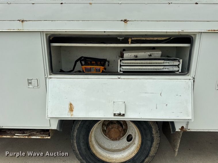 image for item DI9847 2005 International 4300 digger derrick truck