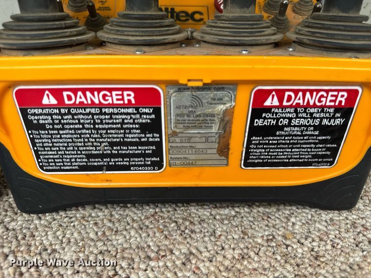 image for item DI9847 2005 International 4300 digger derrick truck