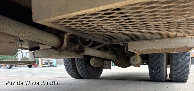 image for item DI9847 2005 International 4300 digger derrick truck