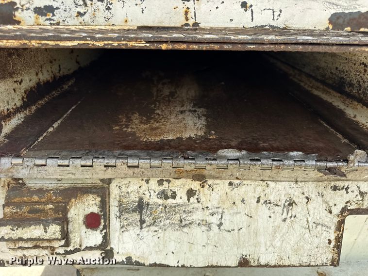 image for item DI9847 2005 International 4300 digger derrick truck