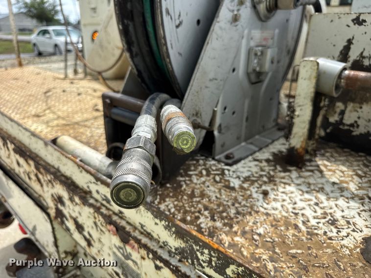 image for item DI9847 2005 International 4300 digger derrick truck