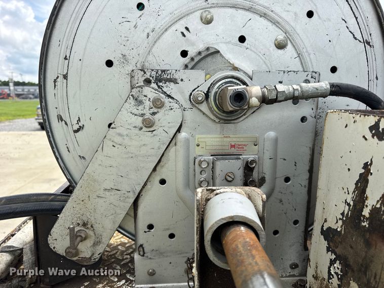 image for item DI9847 2005 International 4300 digger derrick truck