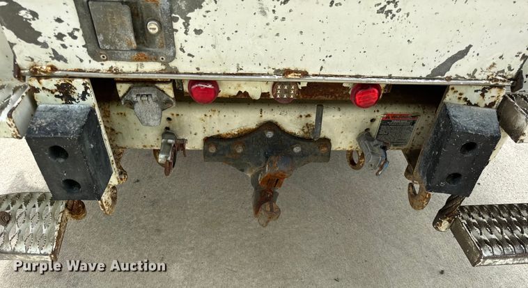 image for item DI9847 2005 International 4300 digger derrick truck