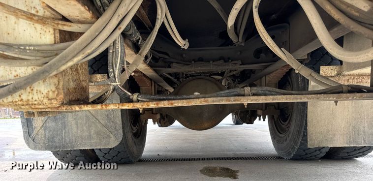 image for item DI9847 2005 International 4300 digger derrick truck