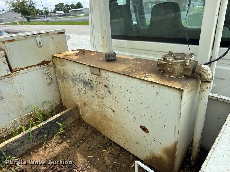 image for item DI9847 2005 International 4300 digger derrick truck