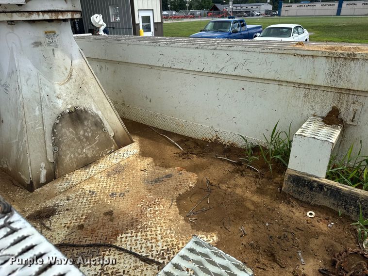 image for item DI9847 2005 International 4300 digger derrick truck