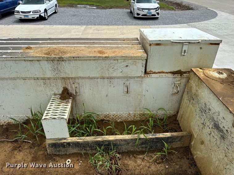 image for item DI9847 2005 International 4300 digger derrick truck