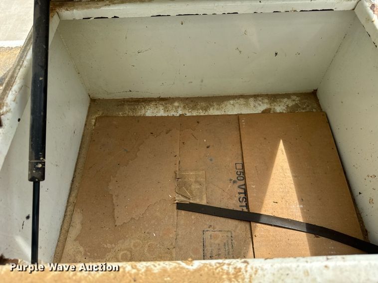 image for item DI9847 2005 International 4300 digger derrick truck