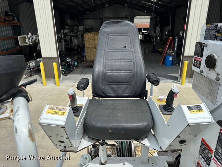 image for item DI9847 2005 International 4300 digger derrick truck