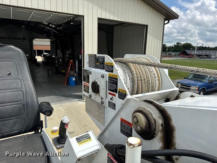 image for item DI9847 2005 International 4300 digger derrick truck