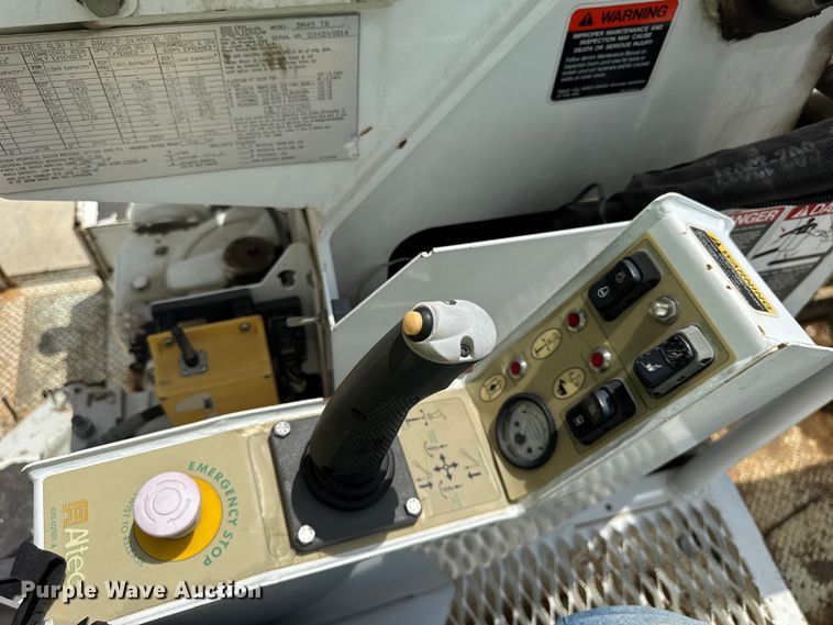 image for item DI9847 2005 International 4300 digger derrick truck