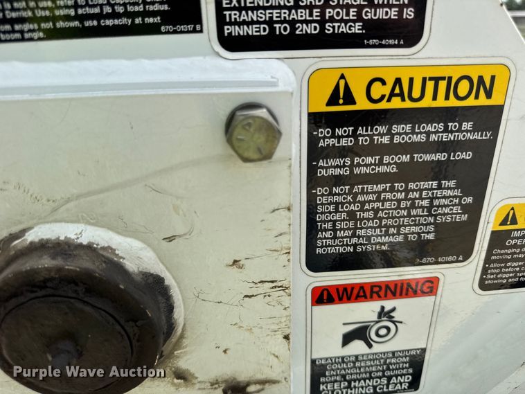 image for item DI9847 2005 International 4300 digger derrick truck