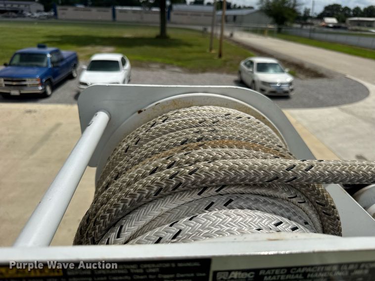 image for item DI9847 2005 International 4300 digger derrick truck