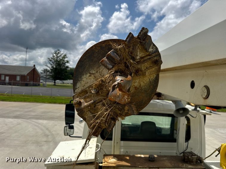 image for item DI9847 2005 International 4300 digger derrick truck