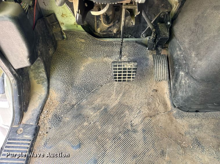 image for item DI9847 2005 International 4300 digger derrick truck