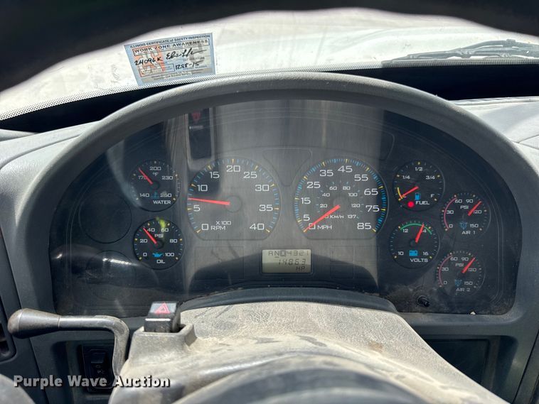 image for item DI9847 2005 International 4300 digger derrick truck