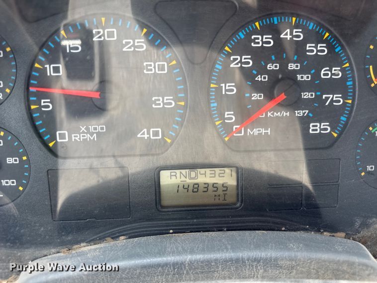 image for item DI9847 2005 International 4300 digger derrick truck