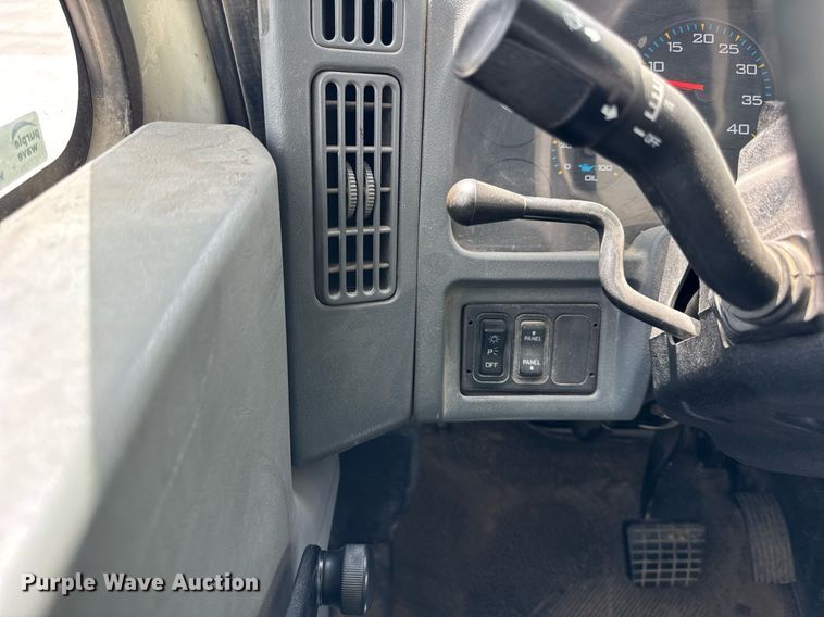 image for item DI9847 2005 International 4300 digger derrick truck