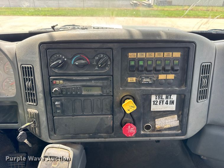 image for item DI9847 2005 International 4300 digger derrick truck