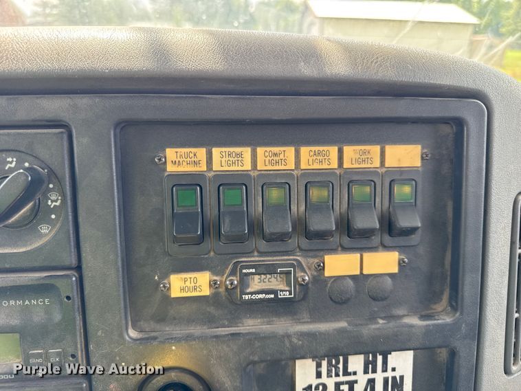 image for item DI9847 2005 International 4300 digger derrick truck