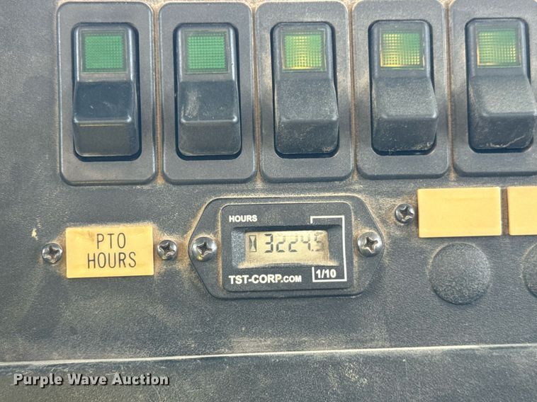 image for item DI9847 2005 International 4300 digger derrick truck