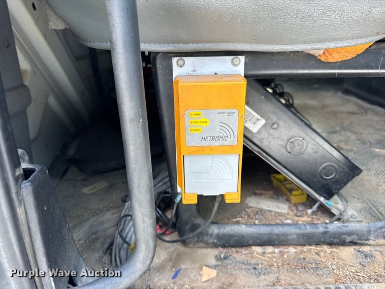 image for item DI9847 2005 International 4300 digger derrick truck