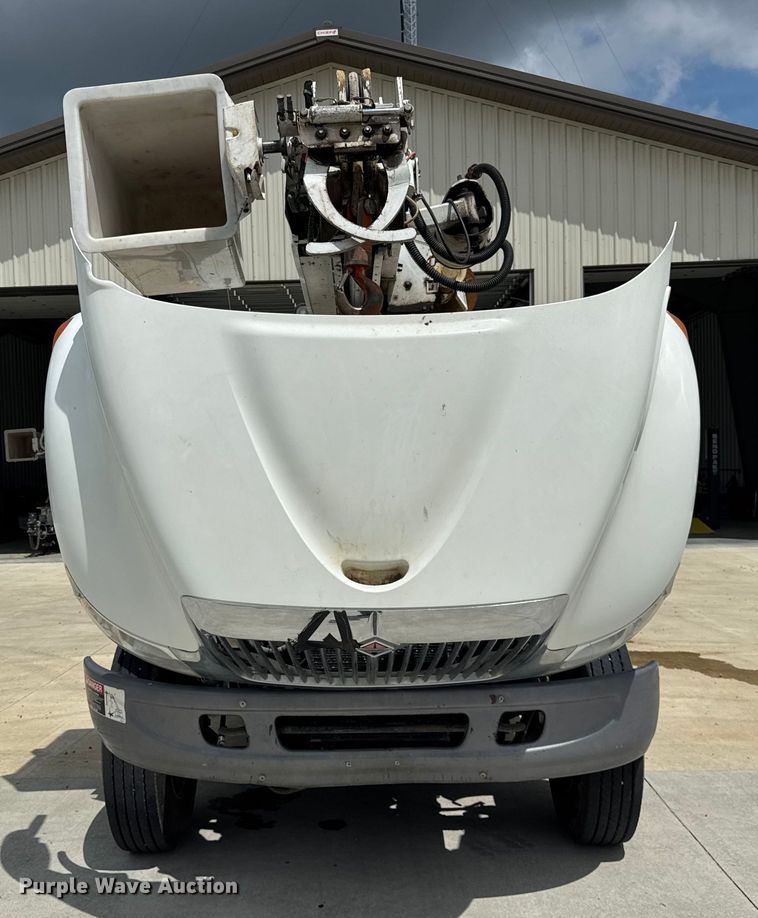 image for item DI9847 2005 International 4300 digger derrick truck