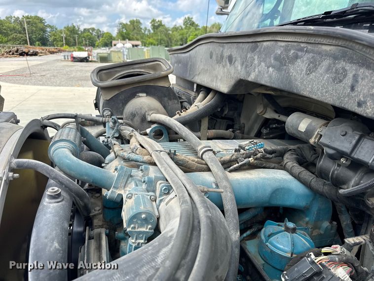 image for item DI9847 2005 International 4300 digger derrick truck