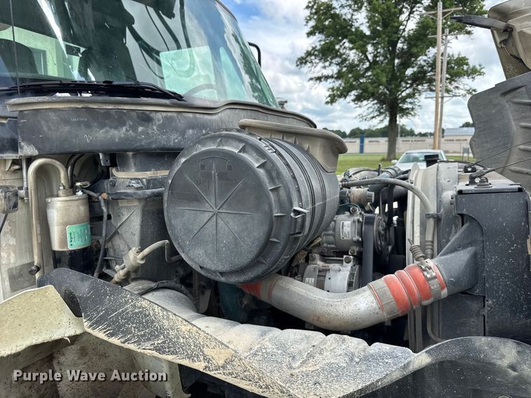 image for item DI9847 2005 International 4300 digger derrick truck