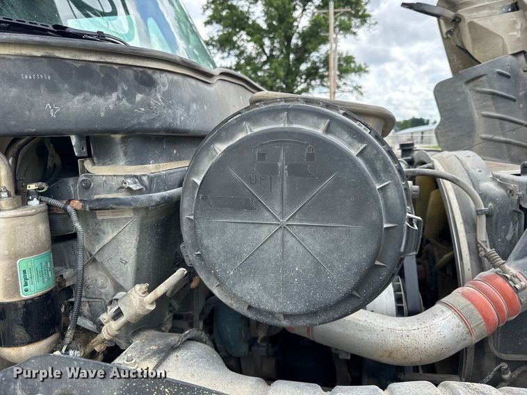 image for item DI9847 2005 International 4300 digger derrick truck