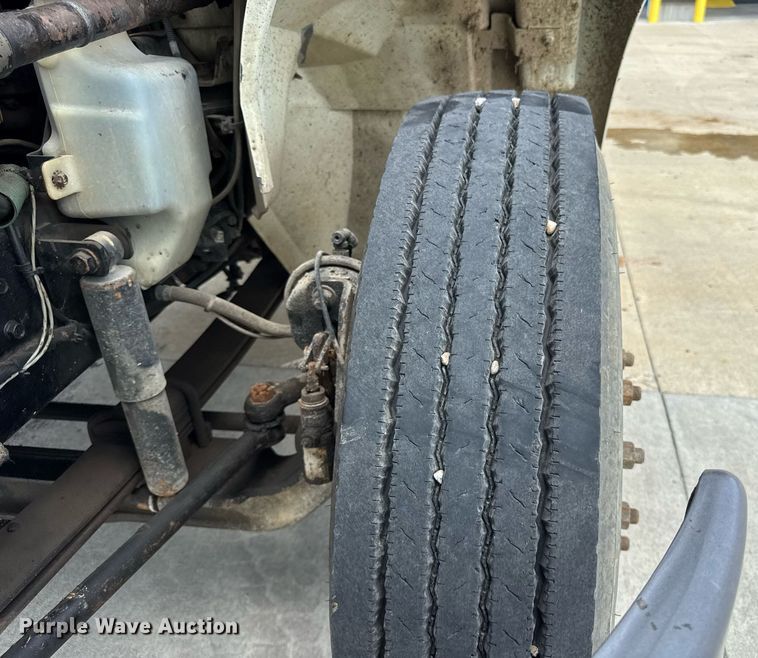 image for item DI9847 2005 International 4300 digger derrick truck