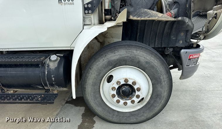 image for item DI9847 2005 International 4300 digger derrick truck