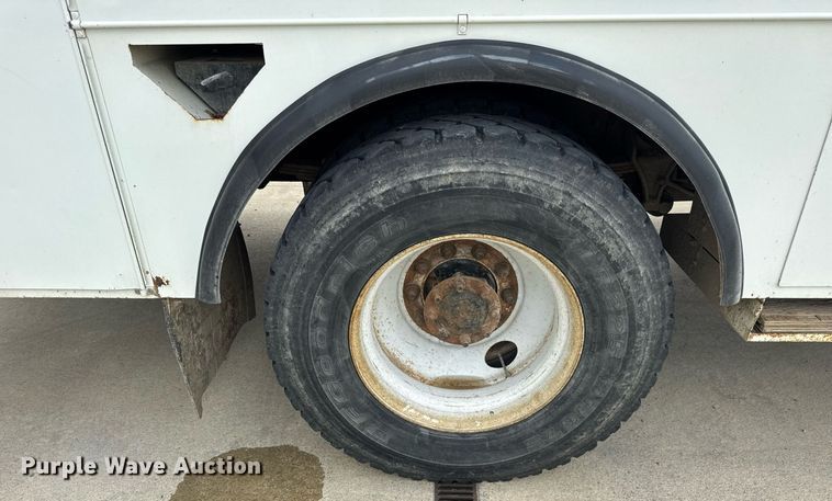 image for item DI9847 2005 International 4300 digger derrick truck