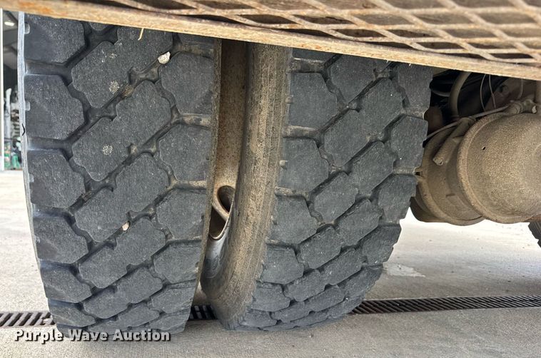 image for item DI9847 2005 International 4300 digger derrick truck