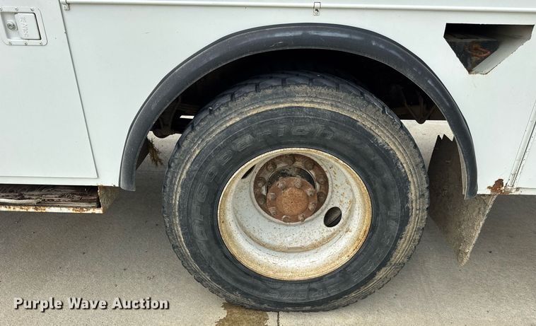 image for item DI9847 2005 International 4300 digger derrick truck