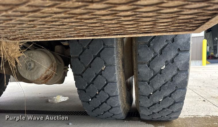 image for item DI9847 2005 International 4300 digger derrick truck