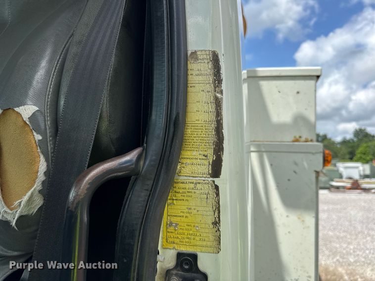 image for item DI9847 2005 International 4300 digger derrick truck