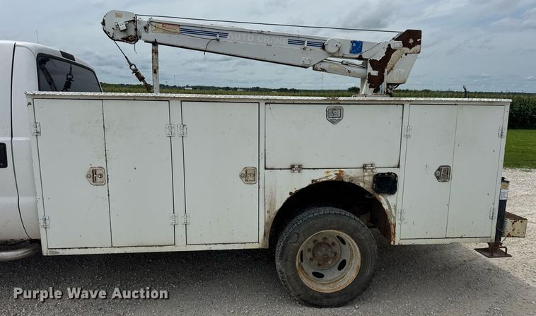 image for item DJ9661 2000 Ford F450 Super Duty  utility / service truck