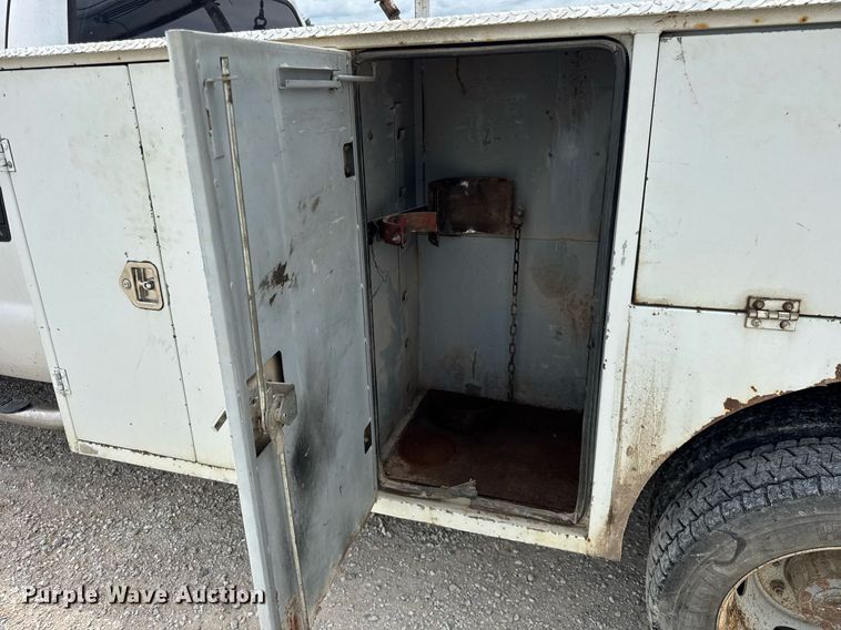 image for item DJ9661 2000 Ford F450 Super Duty  utility / service truck