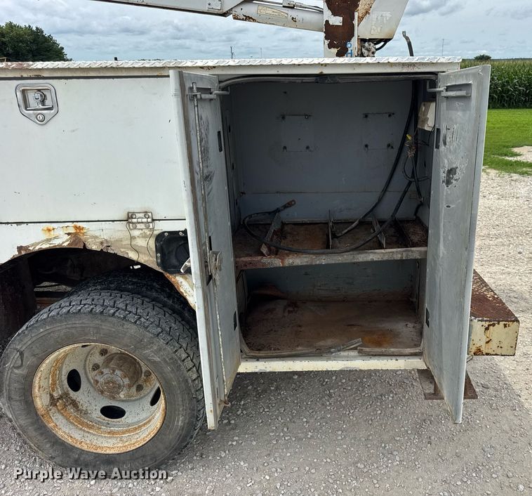 image for item DJ9661 2000 Ford F450 Super Duty  utility / service truck