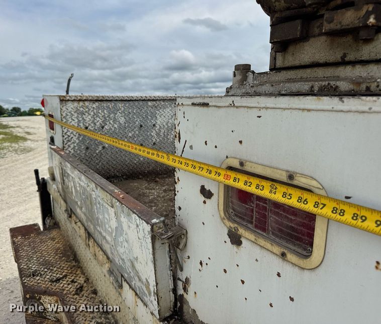 image for item DJ9661 2000 Ford F450 Super Duty  utility / service truck