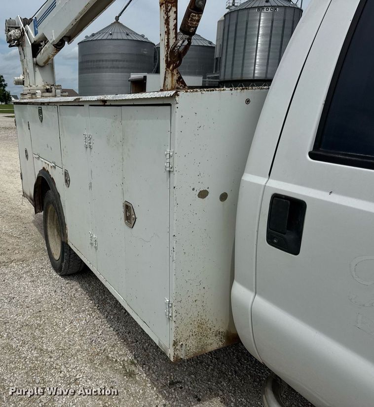 image for item DJ9661 2000 Ford F450 Super Duty  utility / service truck