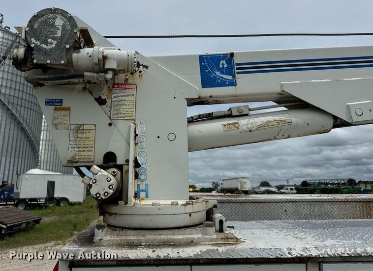 image for item DJ9661 2000 Ford F450 Super Duty  utility / service truck