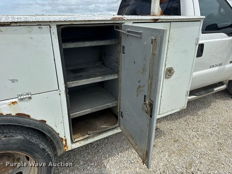 image for item DJ9661 2000 Ford F450 Super Duty  utility / service truck