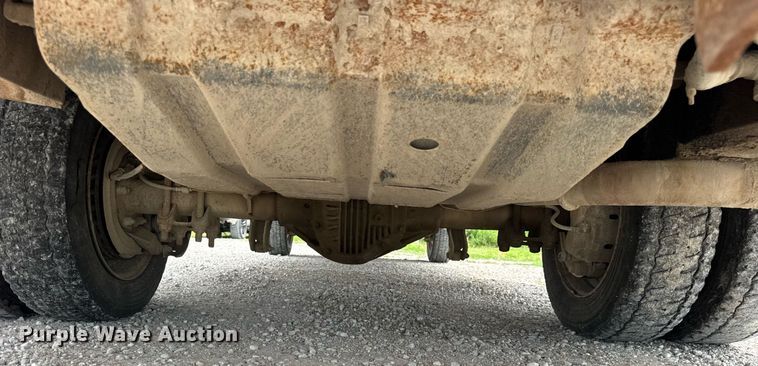 image for item DJ9661 2000 Ford F450 Super Duty  utility / service truck