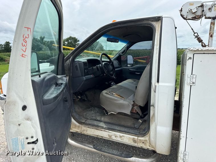 image for item DJ9661 2000 Ford F450 Super Duty  utility / service truck