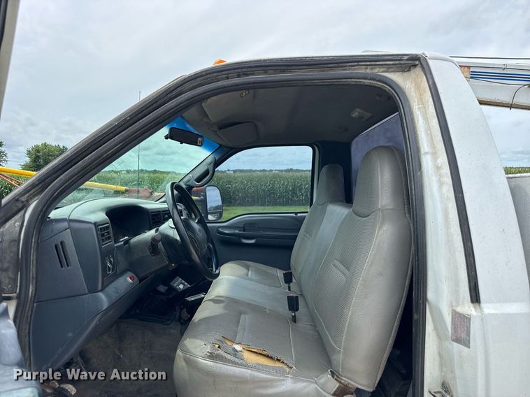 image for item DJ9661 2000 Ford F450 Super Duty  utility / service truck